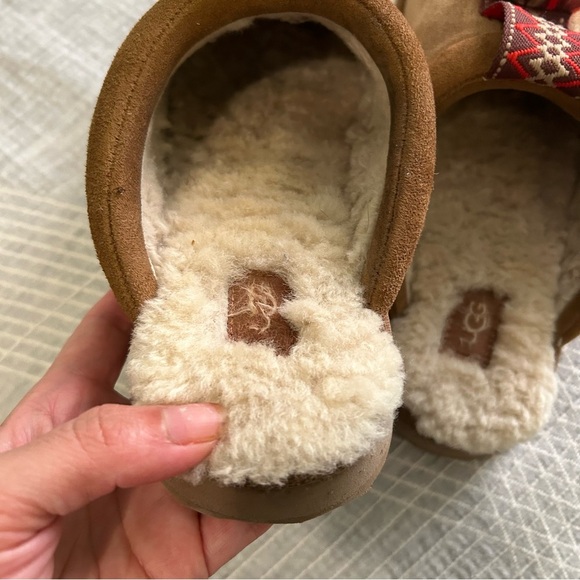 UGG Kids Tazzle Suede Slippers big kid sz 4 - Picture 13 of 16